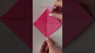 فاصل كتاب على شكل قلب 