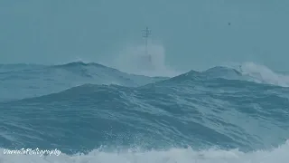 Фарът мълчи Бурята говори 