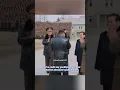 Download Lagu Voordat hij afscheid kon nemen, schreeuwde de officier zijn absolute loyaliteit aan hem uit.😒#kim...