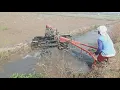 Download Lagu Traktor tangan QUICK G1000 MESIN KUBOTA RD85-2T NYEBRANG SUNGAI memakai Roda jumbo.