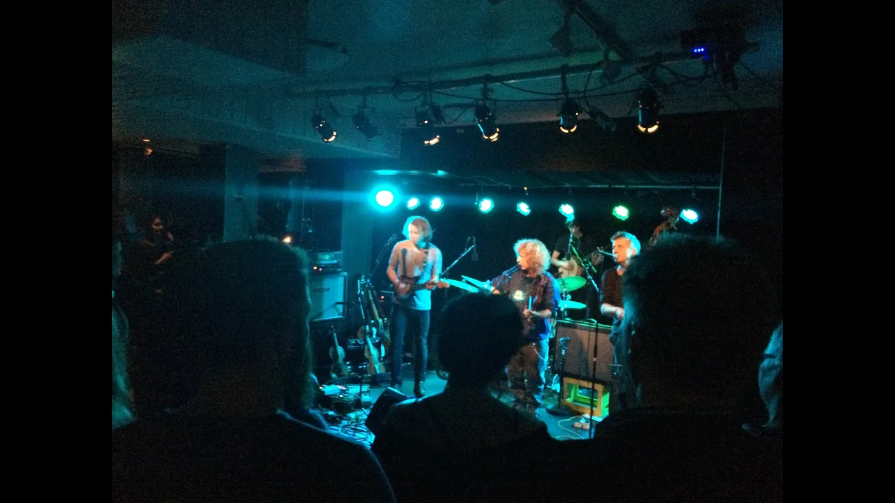 En oppvisning i dårlig åpning på en konsert av Valkyrien Allstars i Vadsø 6. desember 2014