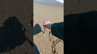 ستوريات واتس احرف على الرمل حرف A 