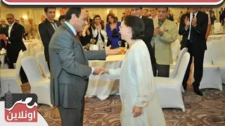 السيسي يقطع كلامه ليصافح الفنانة فاتن حمامة اثناء لقاءه مع الفنانين  السيسي يقطع كلامه ليصافح الفنانة فاتن حمامة اثناء لقاءه مع الفنانين