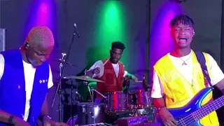 reekado banks ozumba mbadiwe live version 