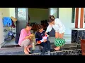 Download Lagu MAI made delicious banh chung with her own hands to visit her sister-in-law TU and her baby.