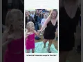 Download Lagu Mom \u0026 daughter’s Sabrina Carpenter concert moment sparks reactions