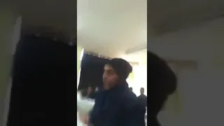 تلميذ ممربيش كيظحك على الأستاذ  تلميذ ممربيش كيظحك على الأستاذ