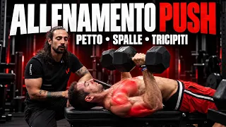 Scheda petto, spalle, tricipiti in un atleta Natural.