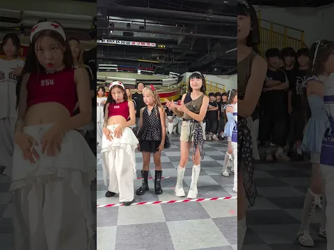 앗 누구야?#크림서현 #크림서현의랜덤댄스 #부평노리존 #디스코팡팡 #준스이 #킹받아 #핫이슈떡볶이 #라이키스튜디오 #제이키즈 #소상공인연합회 #부천시 #랜덤댄스