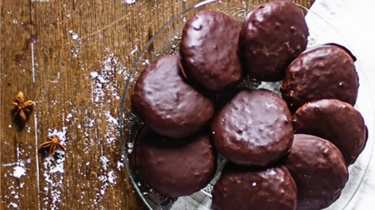 Heute habe ich eine super leckeres Rezept für dich und zwar Lebkuchen, vegan, zuckerfrei und super l. 