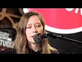 Julia Jacklin performs "Comfort (Live on Sound Opinions)"