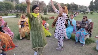 सत्संग में मत जा मीरा, मैं तो सत्संग में जाऊंगी जरूर सत्संग में आ रहे भगवान