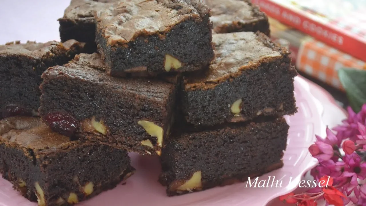 RECEITA DE BROWNIE DE CHOCOLATE COM CEREJAS E NOZES - MALLU HESSEL