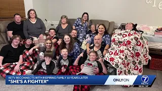 او یک مبارز است KETV دوباره با خانواده الهام بخشی که دخترشان تقریبا بدون به دنیا آمد ارتباط برقرار می کند 