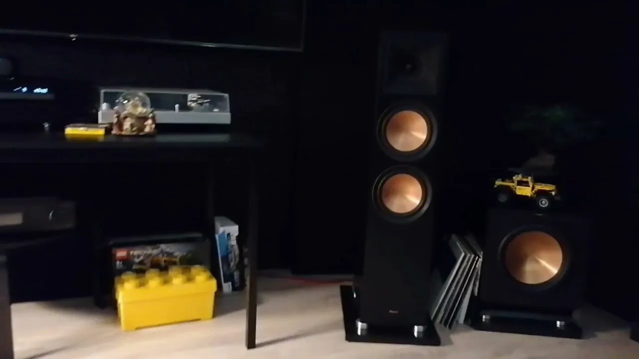 Cyrus one cast + Harman kardon hd 990 + Klipsch rp 8000f, Dire Stairs