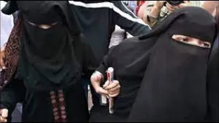 A Veiled Egyptian Woman Does Something Strange During The Parliamentary Elections 