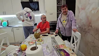 Привез Родителям Балык И Оливки 🫒! Мама Испортила Паре Штаны 👖Вкусная Запеканка