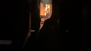 شاهد حريق ضخم بمحل لبيع المحروقات بمدينة سرمدا وابطال الدفاع المدني تسيطرعلى الحريق ولله الحمد 