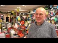 Download Lagu Eddy Posno verkoopt al 50 jaar vuurwerk