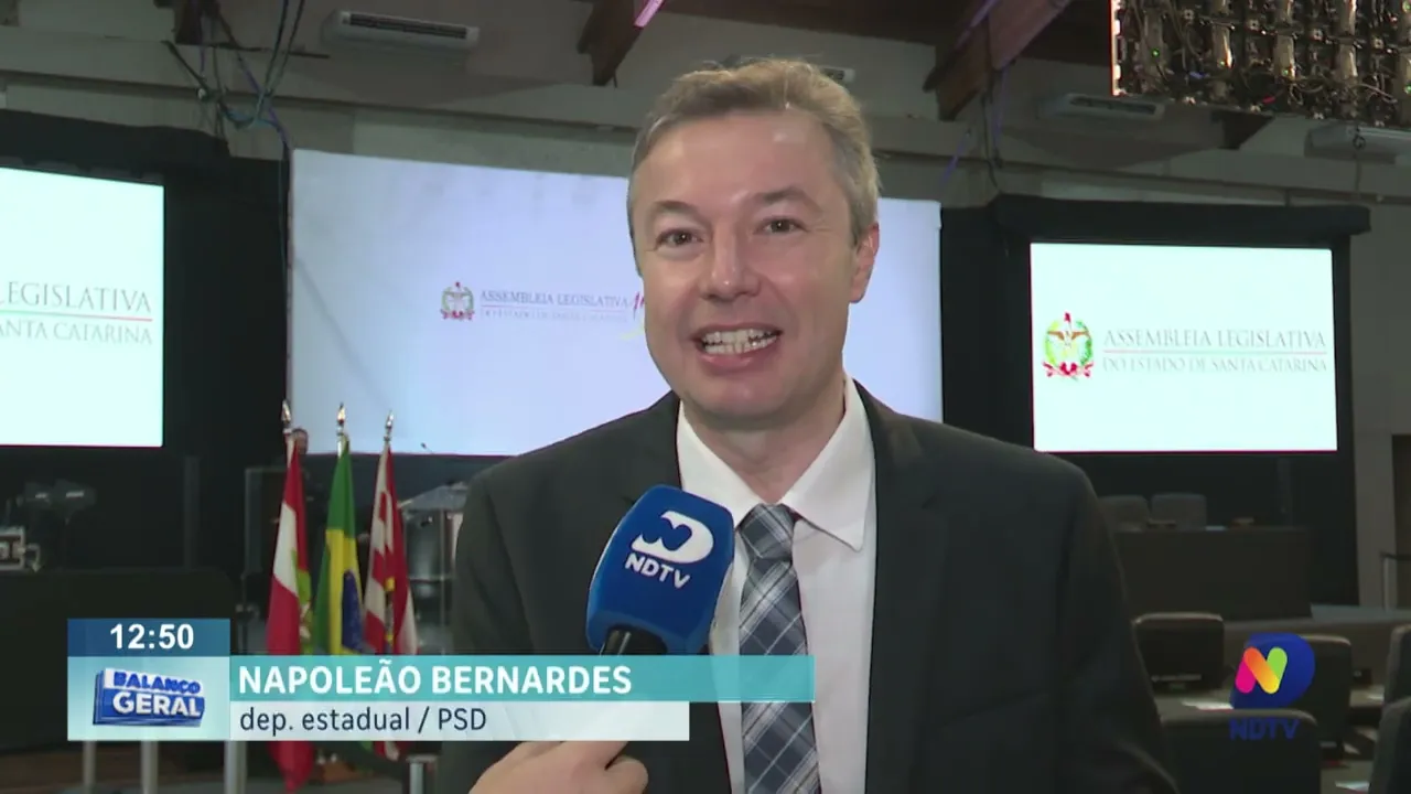 Blumenau recebe primeira sessão itinerante da Alesc