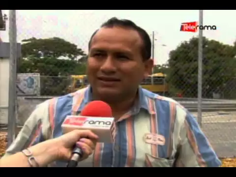 Expectativa de padres de familia por anuncio de finalización de año lectivo