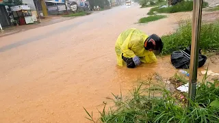 Download Unclogging Drain On Street Removal With Lots Of Debris Stuck In Drain During Heavy Rain!!! MP3