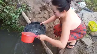 bikin greget aja gadis kampung cantik mulus montok sedang mandi