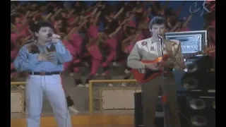 Gilberto e Gilmar - Só Mais Uma Vez e Música da Saudade / Faustão 1990