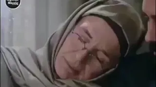 بعمرك شفت شي باب عم يبكي    عاصي الحلاني دندنها