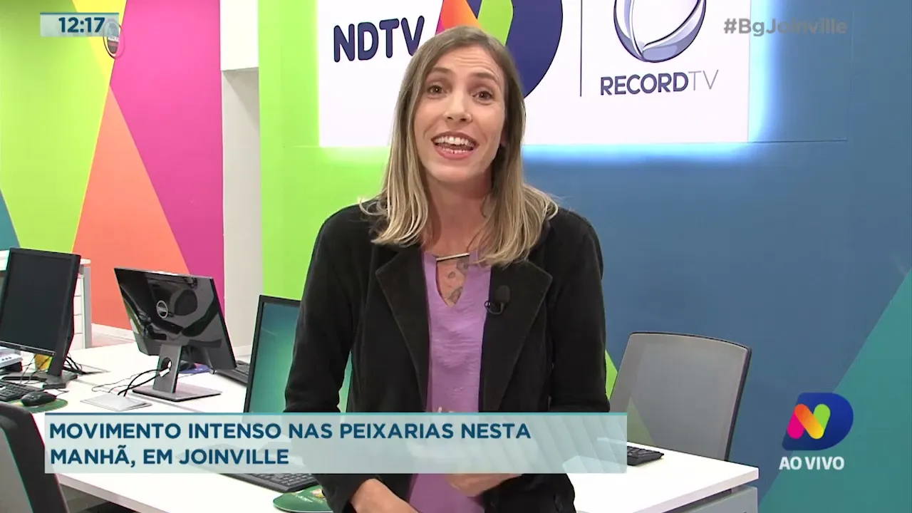 Movimento intenso nas peixarias nesta manhã, em Joinville