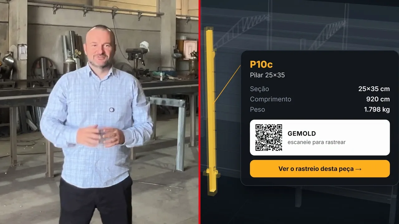 Rafael, dono da Gemold, na fábrica, ao lado do QR Code de rastreio de um pilar no Quantum