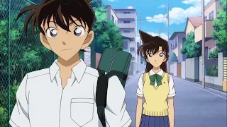 المحقق كونان شينشي يرى ملابس ران الداخلية مضحك هههه 