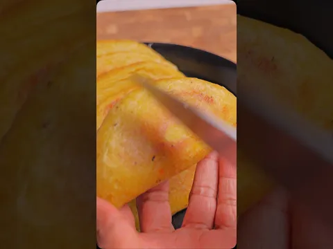 😍🧀 ¡Empanaditas de plátano maduro rellenas de queso que se deshacen en la boca! 🤤 Doraditas por