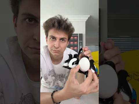Penguin… EGG HOLDER?! 🐧😳 via: @DashaaShark #food #lifehack #kitcen