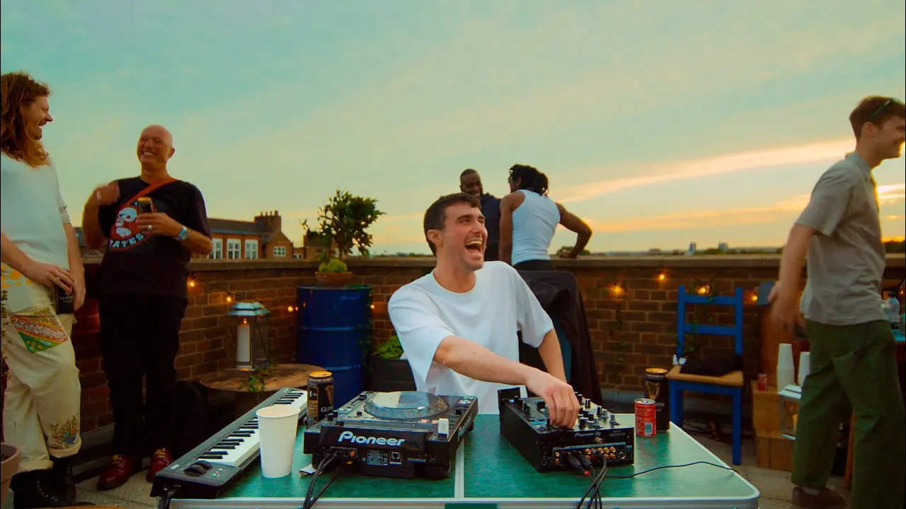 Fred again.. - Rooftop Live (Arun’s Roof, London) Fred again.. - Rooftop Live (Arun’s Roof, London)