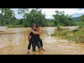 Download Lagu CEO Huyen risked his life to save Tieu Thu from the jaws of death.