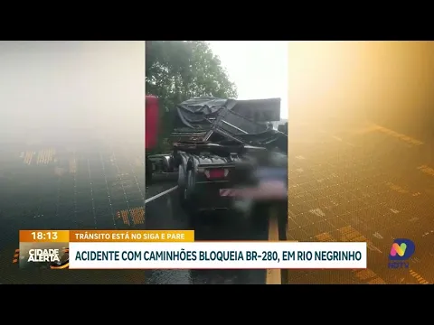 Acidente entre caminhões bloqueia BR-280 em Rio Negrinho: trânsito no siga e pare