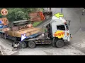 Download Lagu Heart-Stopping Moments as Heavy Trucks Conquer Treacherous Mountain Roads!