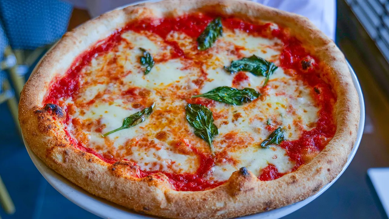 How to make NEAPOLITAN PIZZA DOUGH with Dry Yeast like a World Champion Pizza Chef