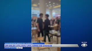 Briga entre adolescentes em shopping de Curitiba assusta clientes