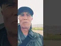 Download Lagu John trekt een kleurrijke vogel aan