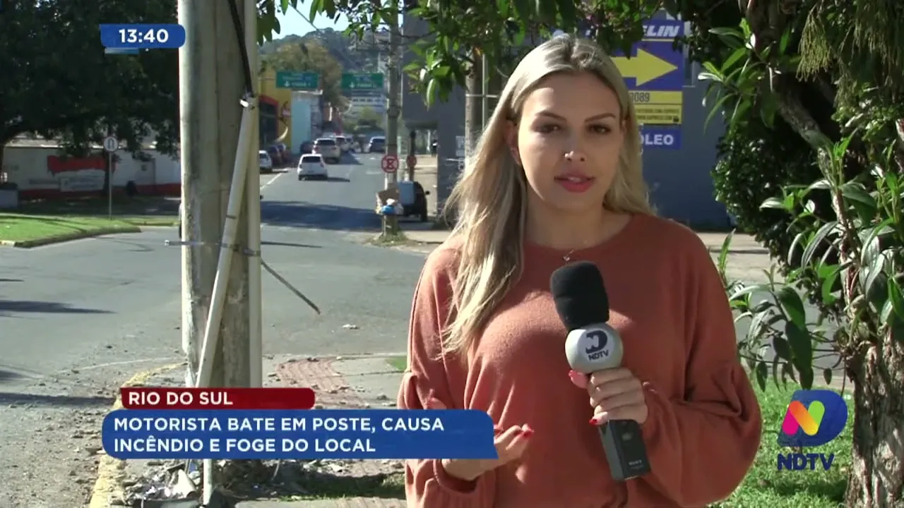 Rio do Sul: motorista bate em poste, causa incêndio e foge do local