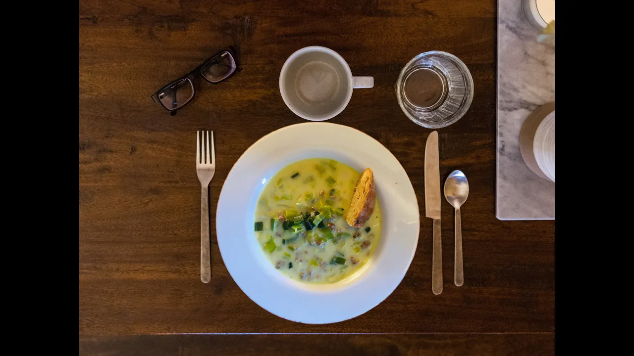 
          
          
          
            
            Die Heilse kocht: Käse-Lauch-Suppe mit Hackfleisch
          
        . 