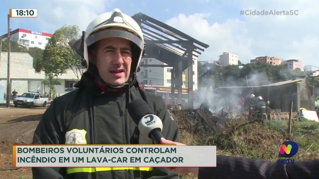 Lava-car pega fogo na cidade de Caçador, no Oeste