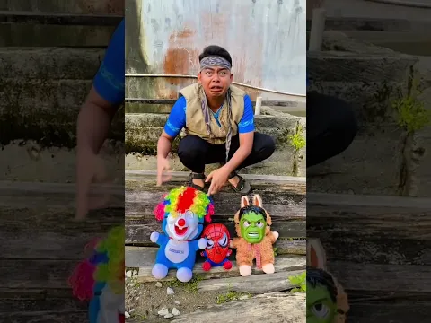 buang boneka badut, dan superhero !