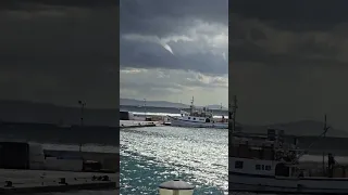 Сейлинг в торнадо.Чартерный  флот борется с торнадо.