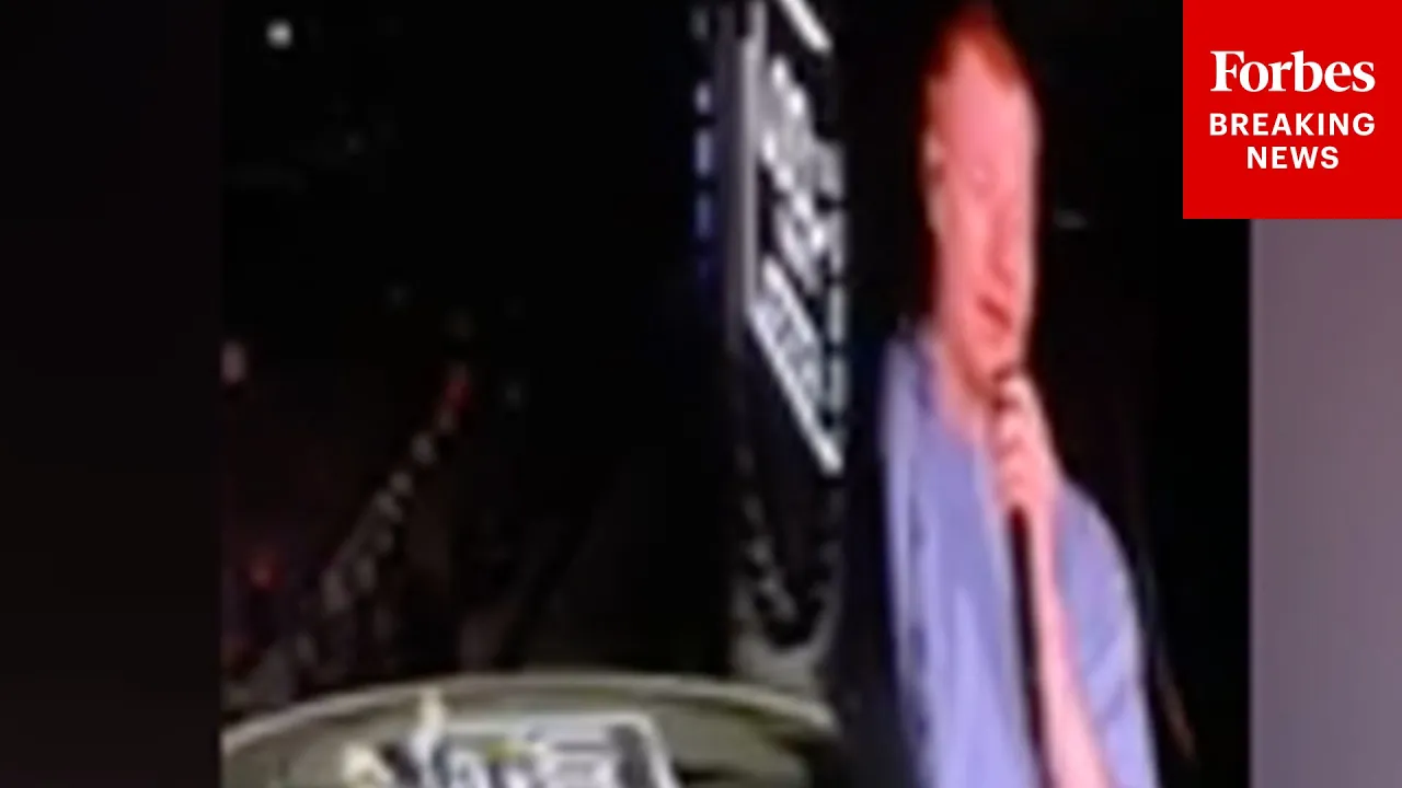 WATCH: Ed Sheeran Addresses Macklemore Controversy At Concert In Philadelphia, Pennsylvania: video thumbnail