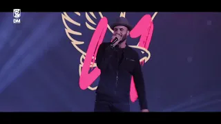 أنا النجم اللي فوق في العالي 