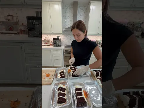 Let’s cut the cake and distribute it #cake #cakecutting #cakerecipes