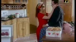 عادل امام زانق وفاء عامر ونازل فيها بوس 